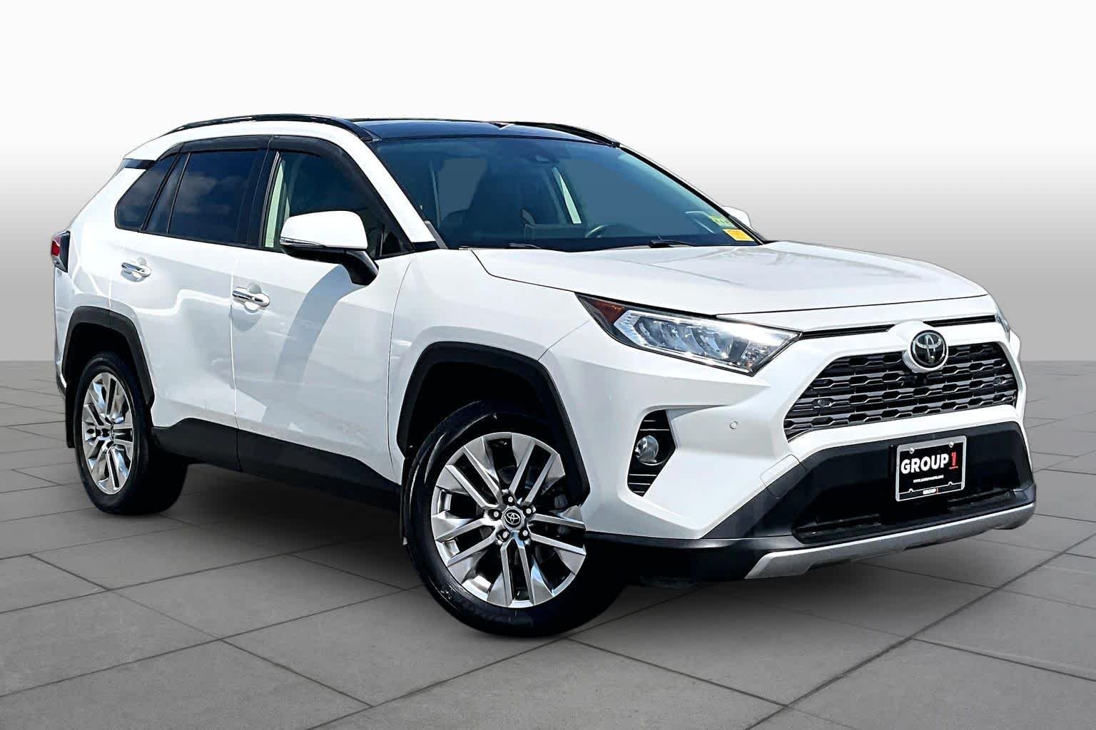 Used 2019 Blizzard Pearl Toyota Limited image 3