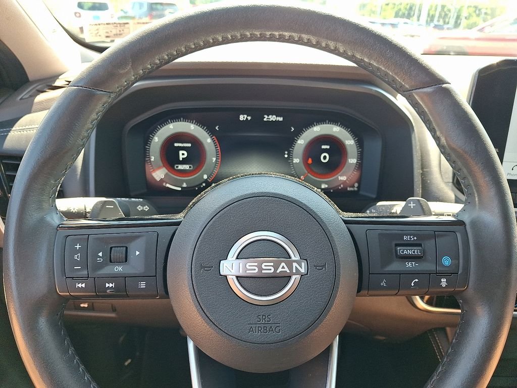 Used 2023 Black Nissan Platinum image 22