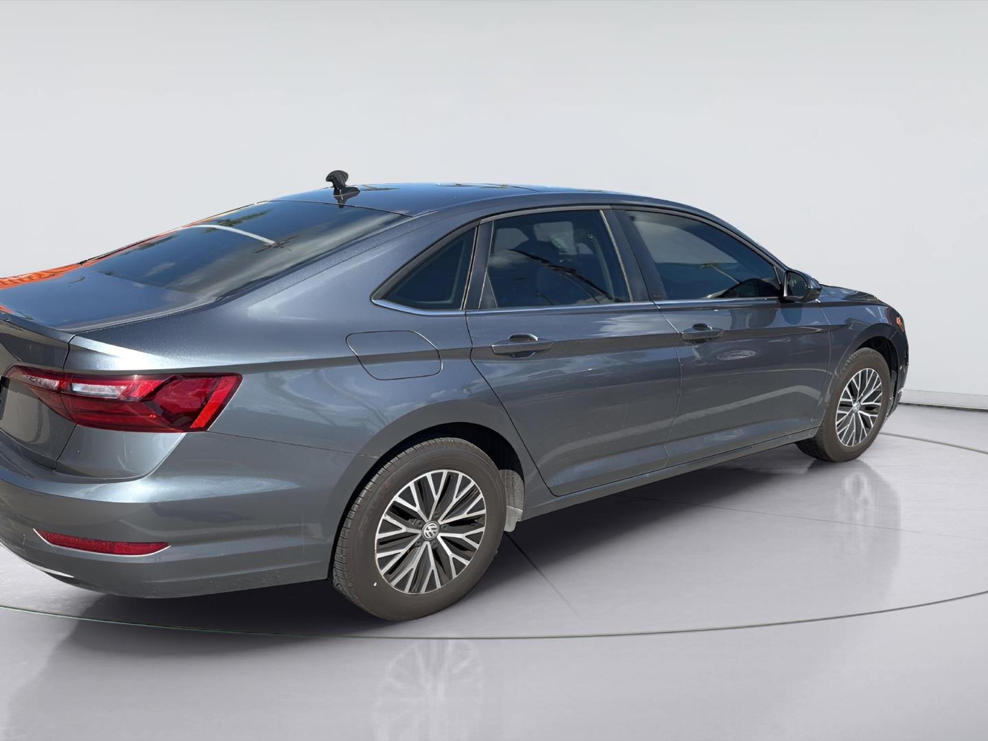 Used 2021 Platinum Gray Metallic Volkswagen SE image 7