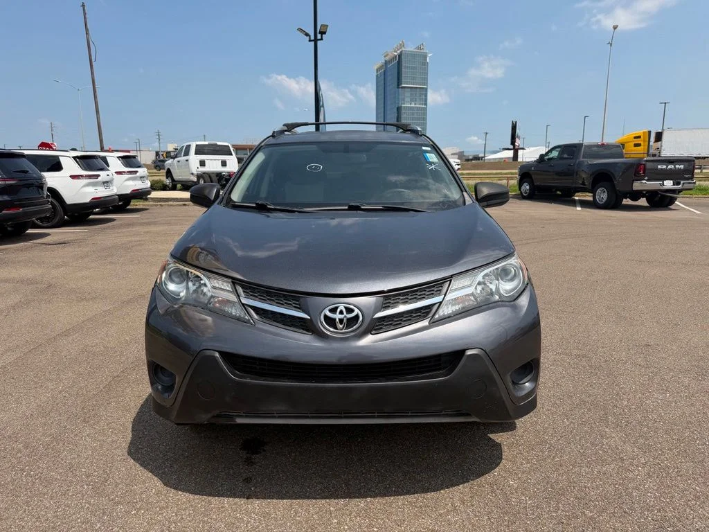 Used 2015 Gray Toyota LE image 10