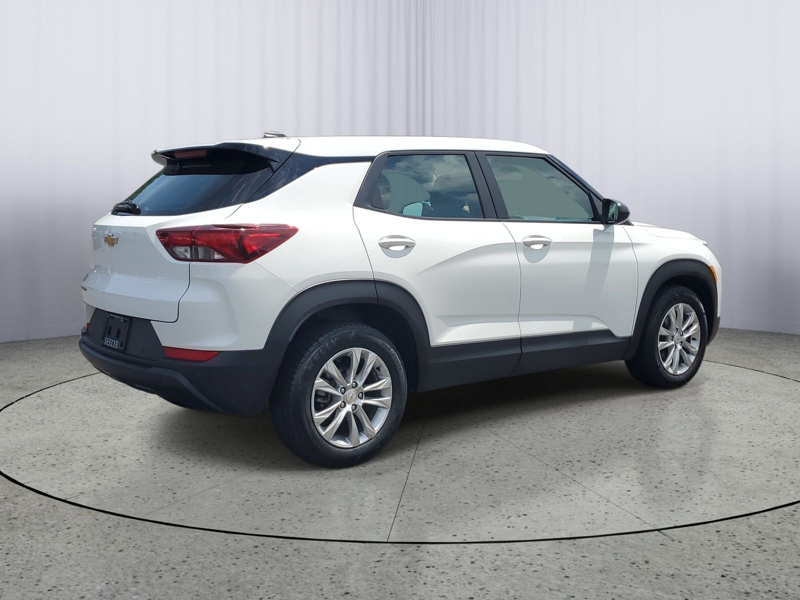 Used 2022 White Chevrolet LS image 4