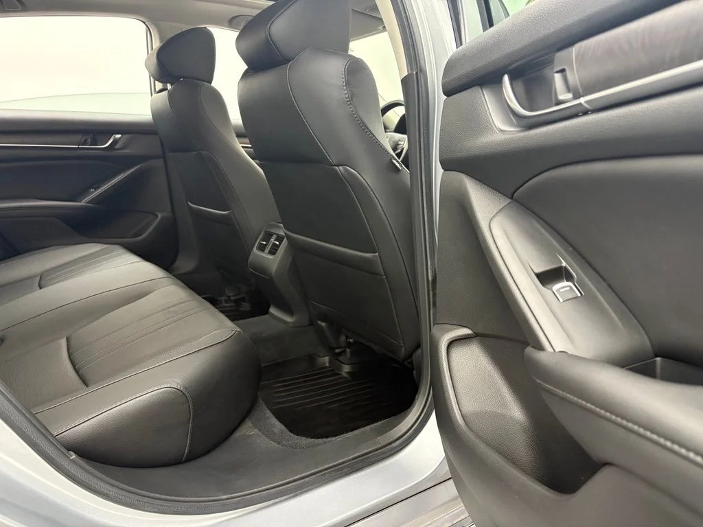 Used 2020 Silver Honda EX-L image 33