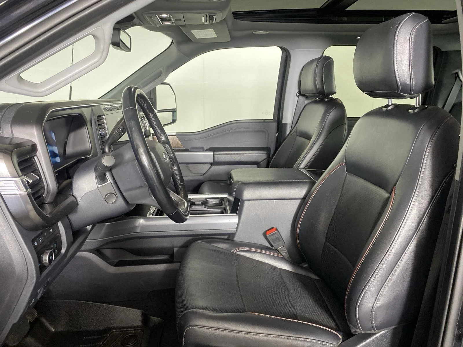 Used 2024  Ford LARIAT image 13