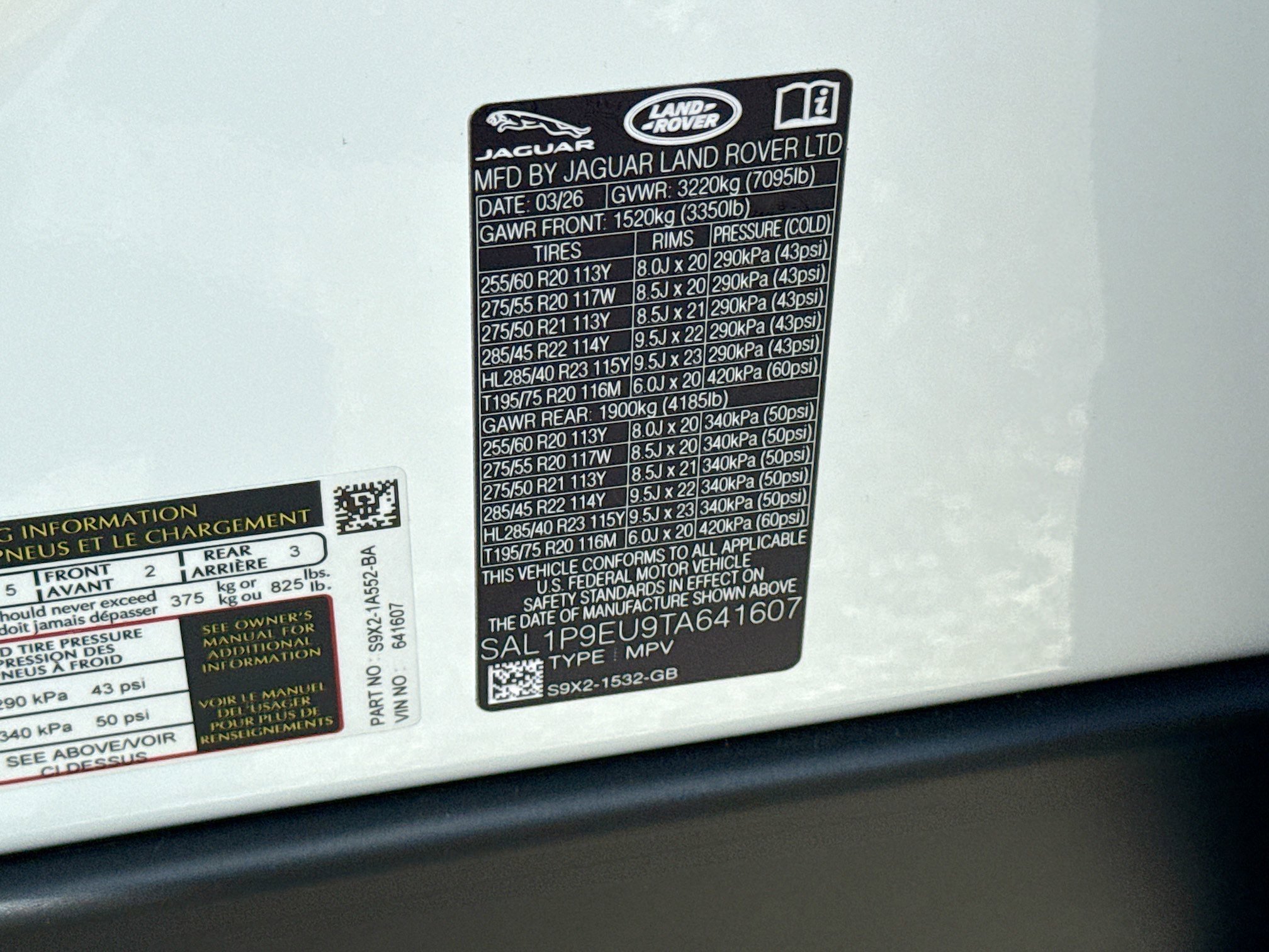 New 2026 Fuji White LAND ROVER SE image 43