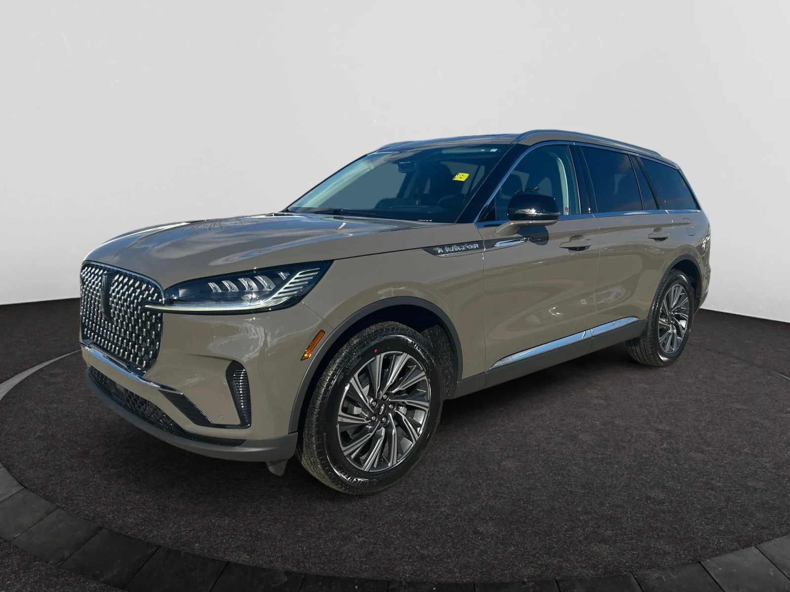 New 2026 Harbour Grey Clearcoat Lincoln Premiere image 1