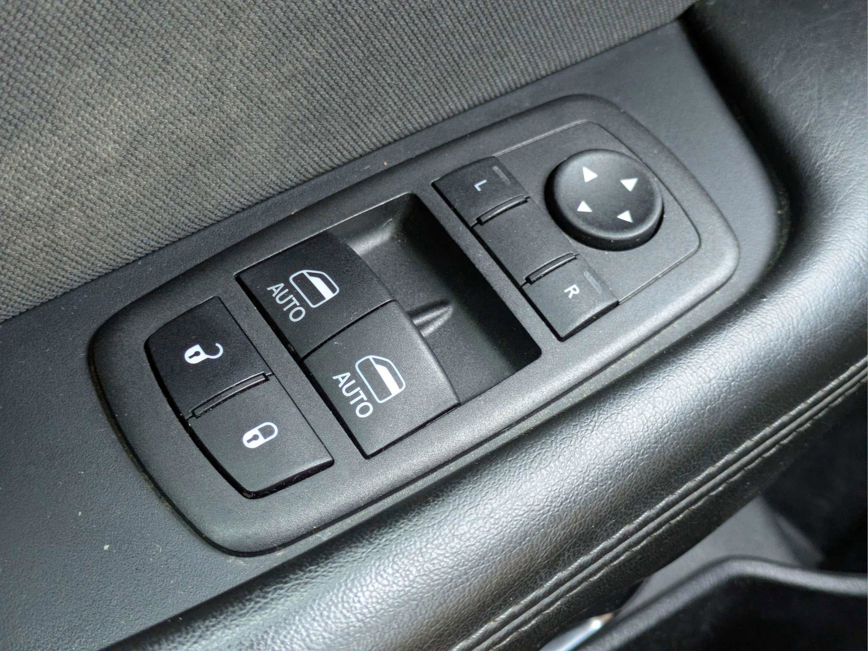 Used 2015 Bright White Clearcoat Dodge SXT image 21