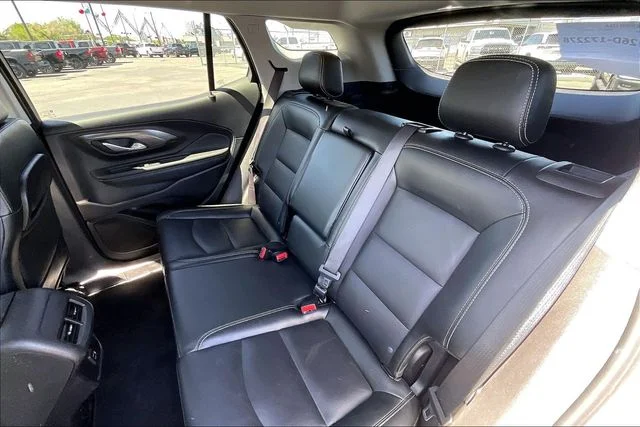 Used 2024 White GMC SLT image 28