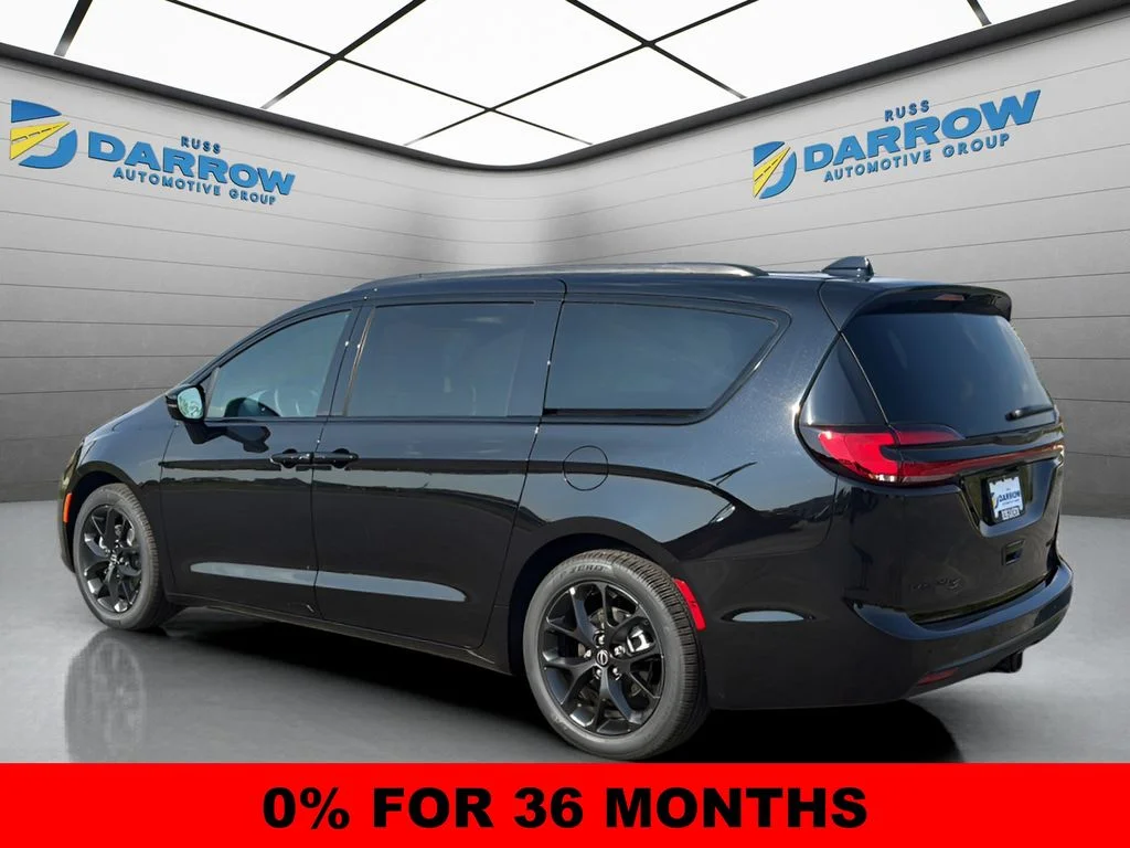 New 2026 Diamond Black Crystal Pearl-Coat Exterior Paint Chrysler Limited image 3