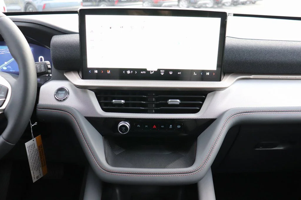 New 2026 Star White Metallic Tri-Coat Ford Active image 25