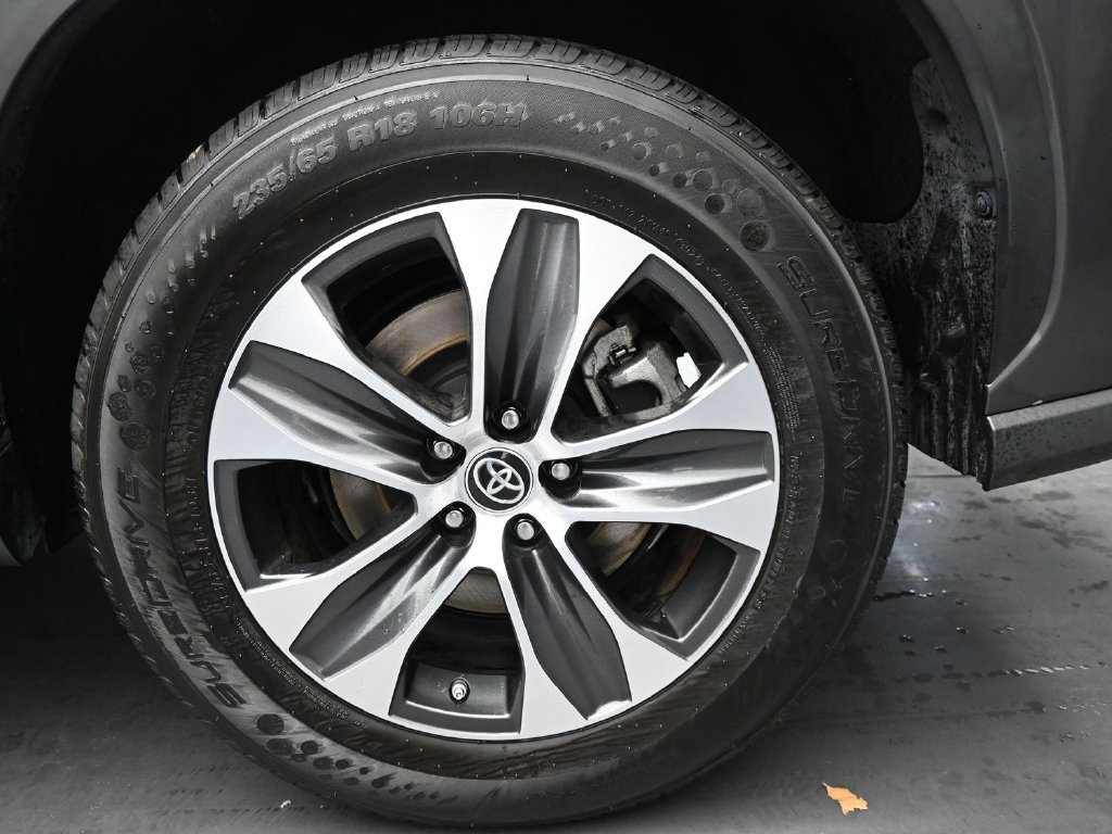 Used 2022 Gray Toyota XLE image 15