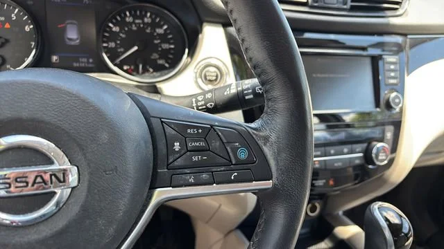 Used 2019 White Nissan SL image 24
