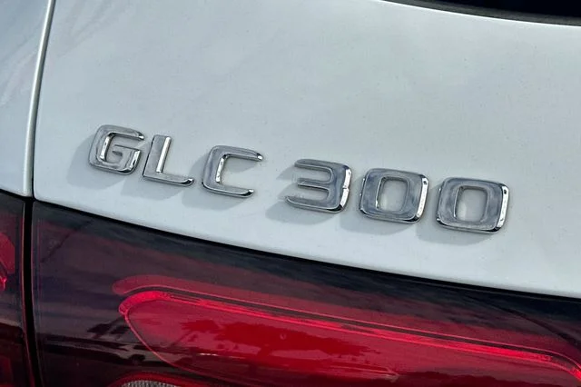Used 2024  Mercedes-Benz GLC 300 image 33