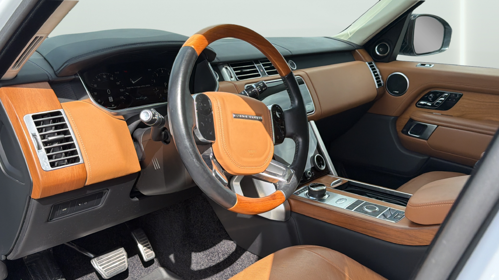 Used 2020  Land Rover Autobiography image 23