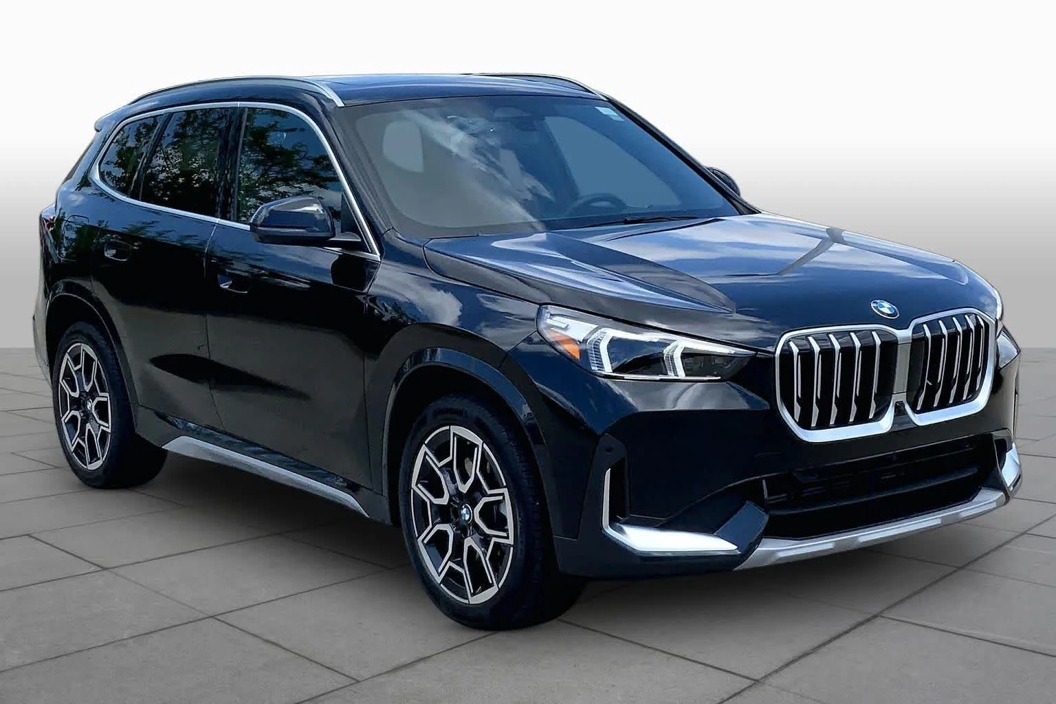 New 2026 Black Sapphire Metallic BMW xDrive28i image 2