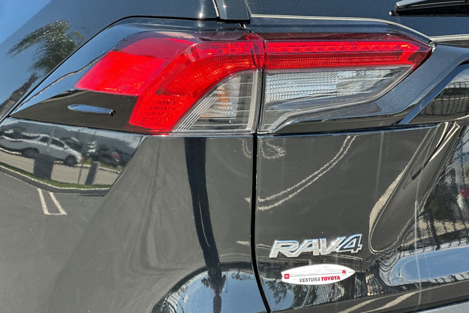 2025 Toyota RAV4 LE - Photo 24