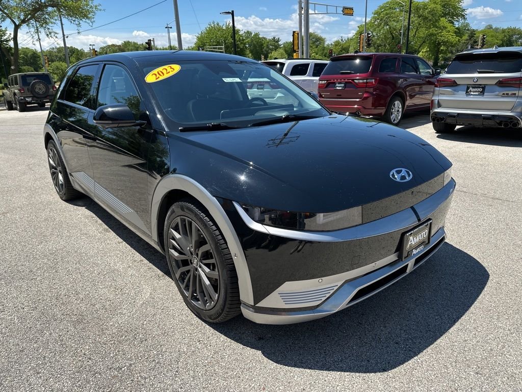 Used 2023 Black Hyundai Limited image 4