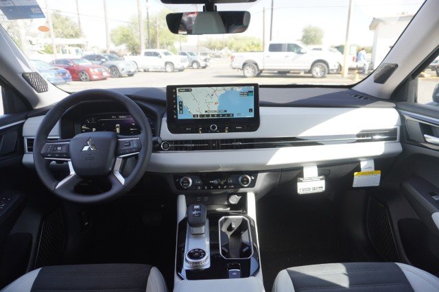 New 2025 Black Diamond Mitsubishi SE image 22