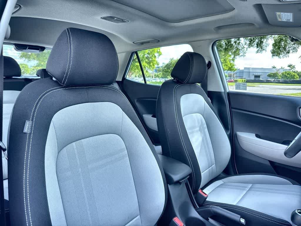Used 2025 Lunar White Hyundai SEL image 27
