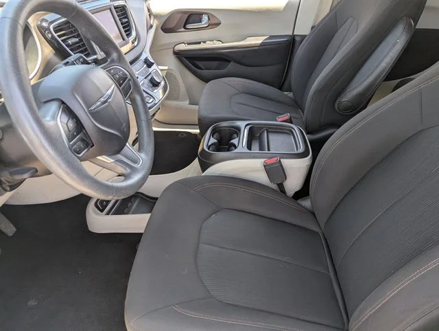 Used 2018 Granite Crystal Metallic Clearcoat Chrysler Touring Plus image 18