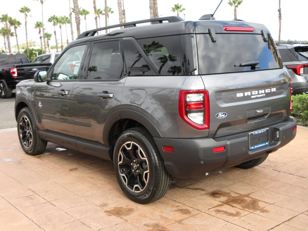 New 2026 Carbonized Gray Metallic Ford Outer Banks image 2