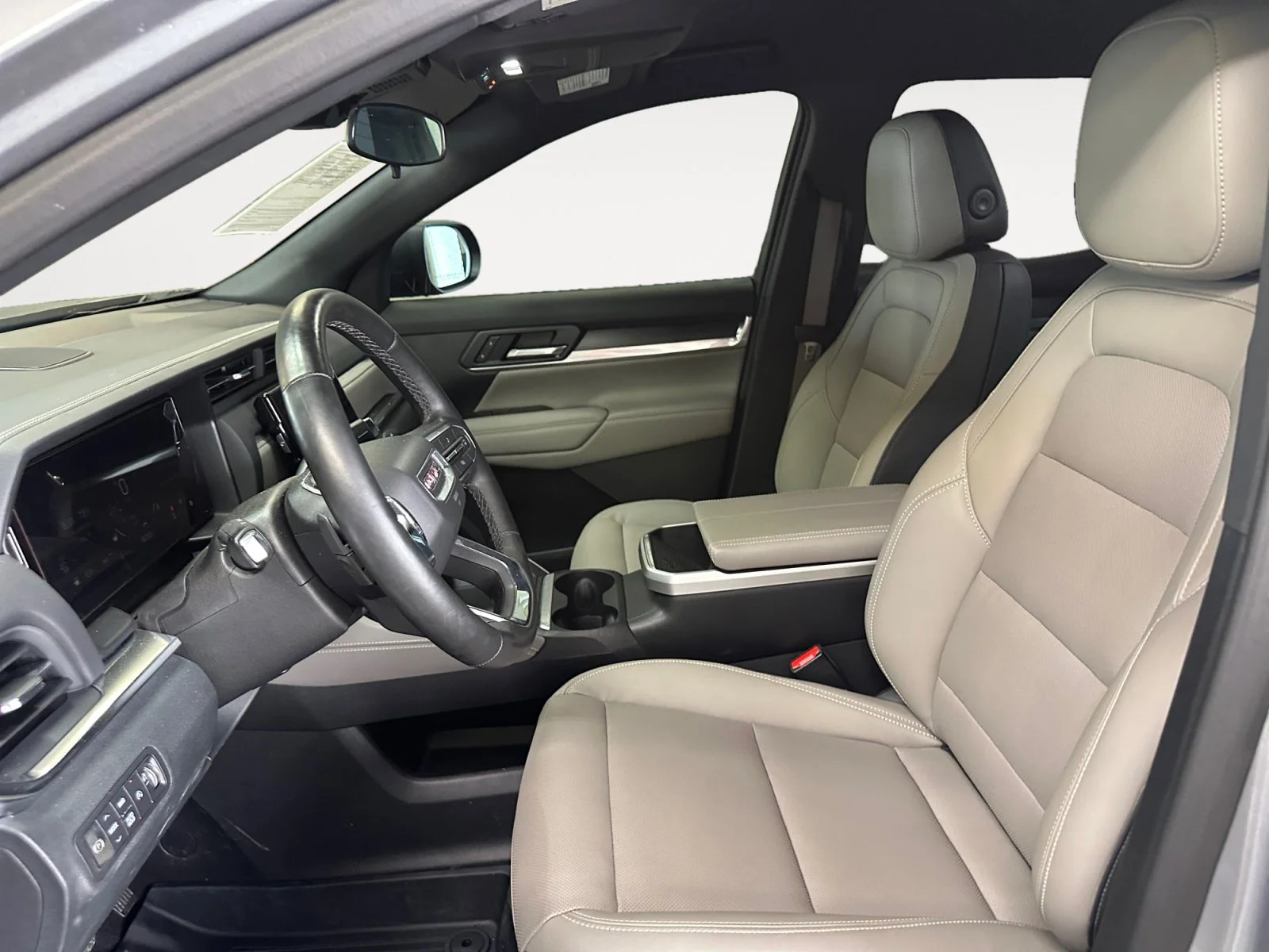 Used 2025 Sterling Metallic GMC AWD Elevation image 23