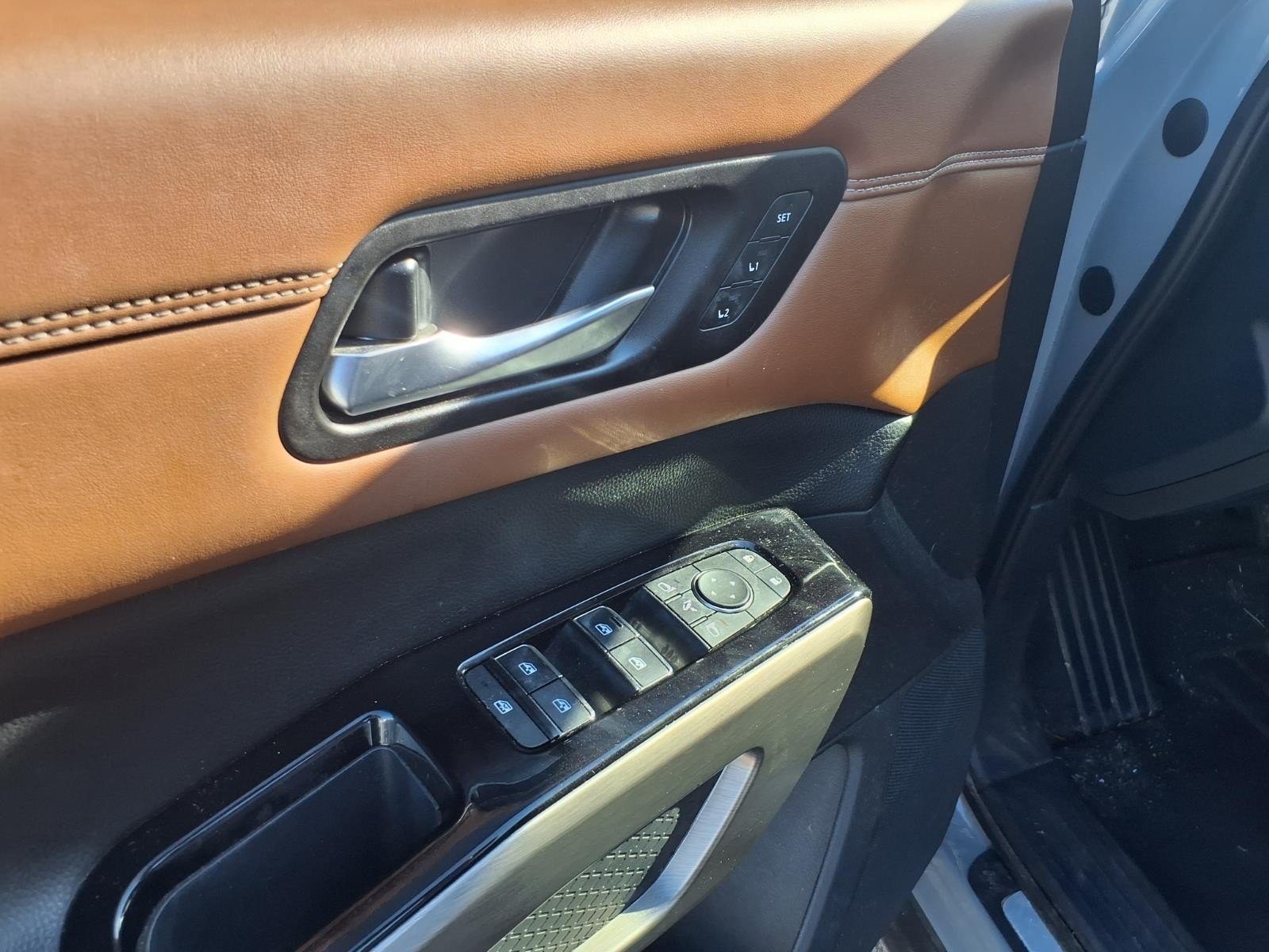 2023 Nissan Pathfinder Platinum  at Robbins Nissan
