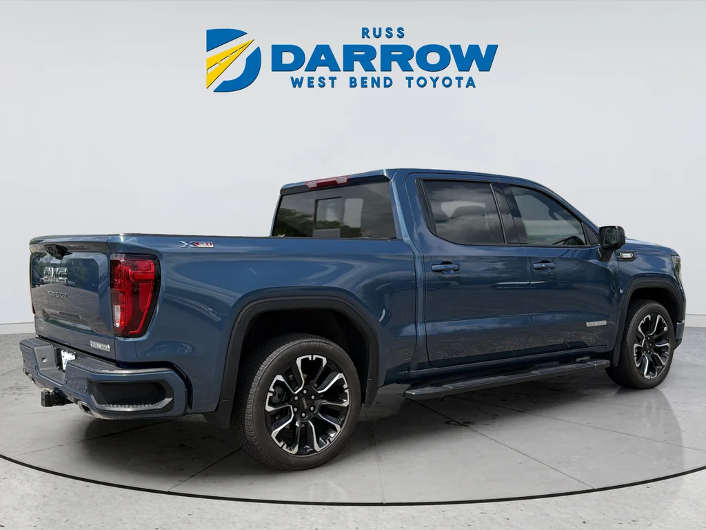 Used 2024 Blue GMC Elevation image 4