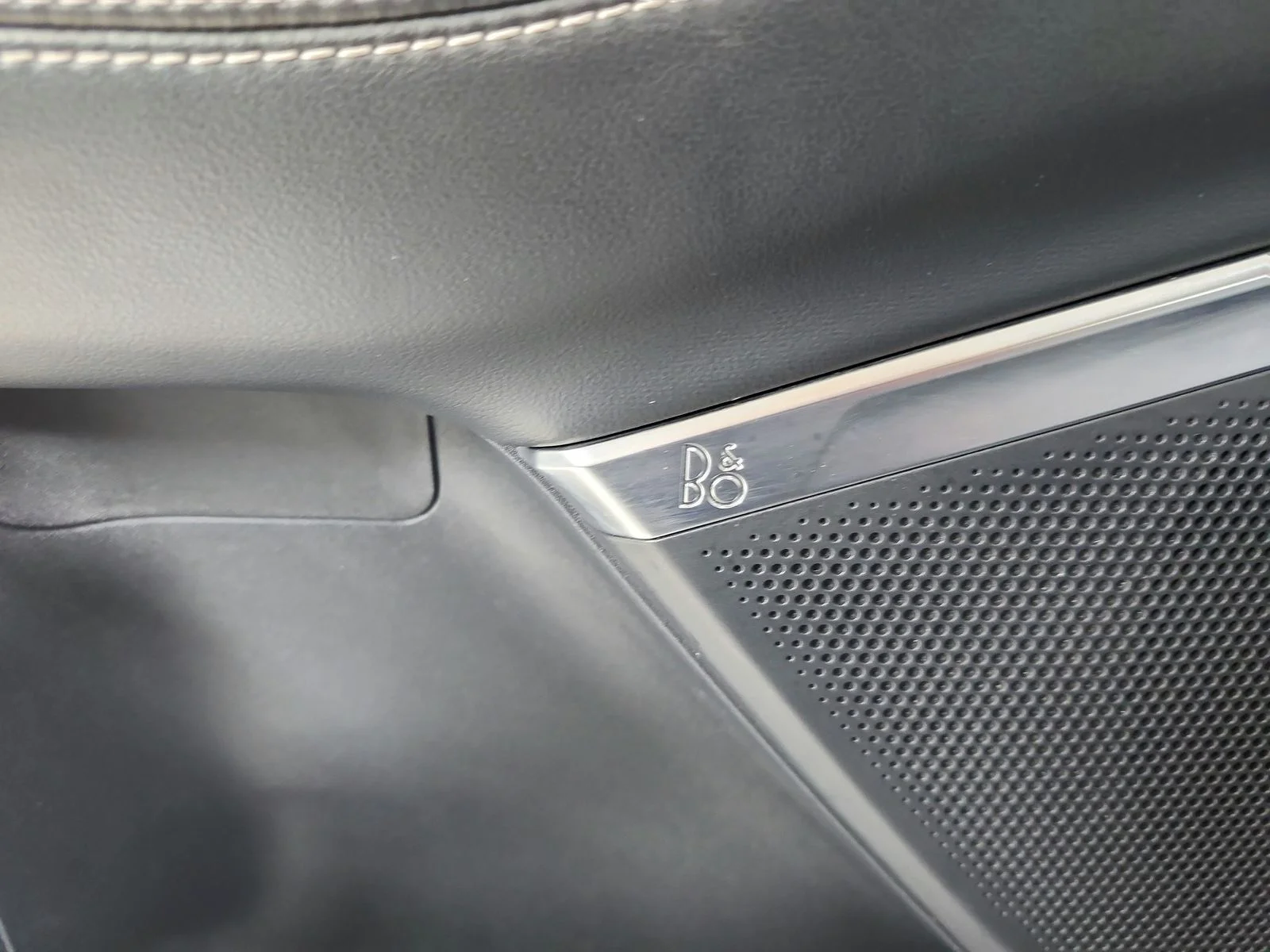 Used 2025 Agate Black Metallic Ford Platinum image 33