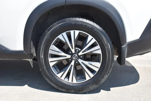 Used 2021 White Nissan SV image 8