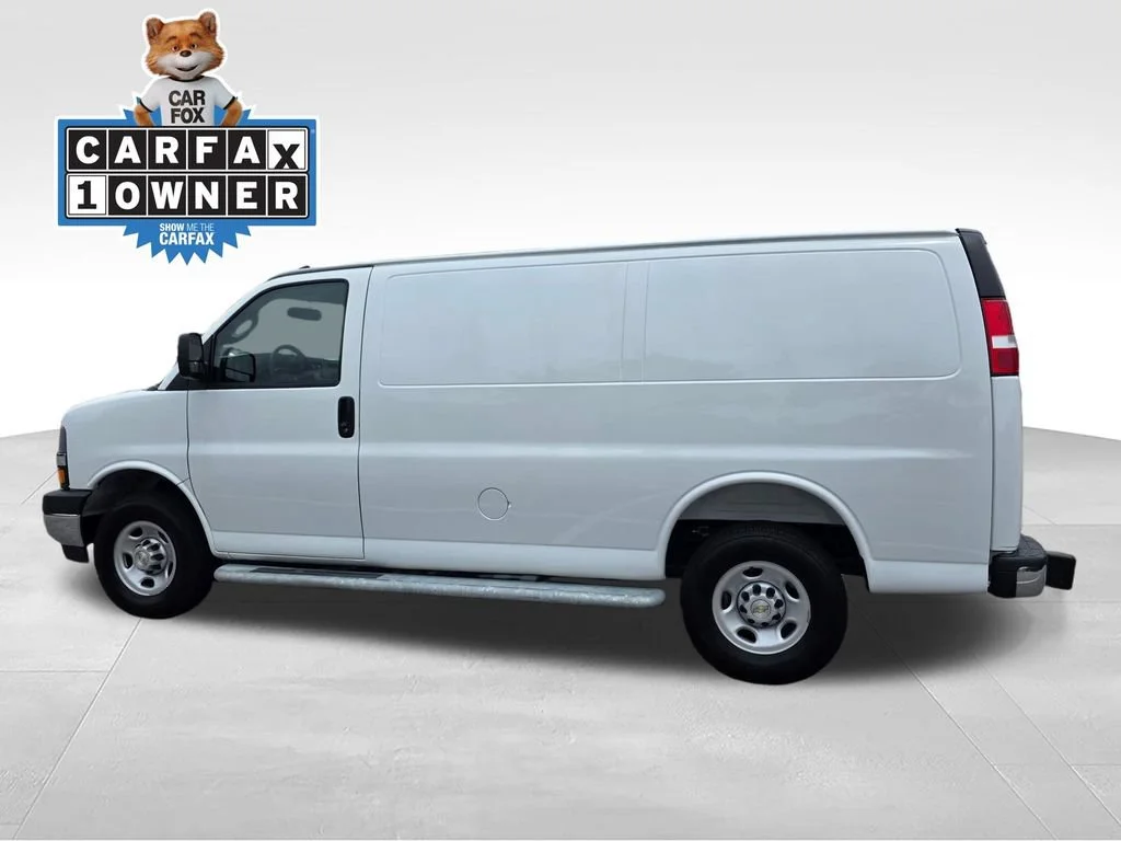 Used 2025 Summit White Chevrolet WT image 4