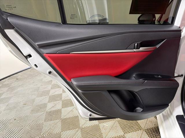 Certified Used 2025 WIND CHILL PEARL Toyota  image 22
