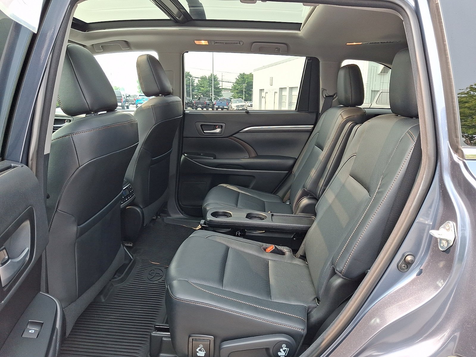 Used 2018 Shoreline Blue Pearl Toyota Limited Platinum image 12