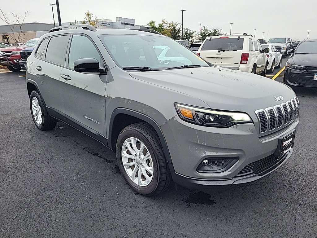 Used 2022 Gray Jeep Latitude Lux image 6