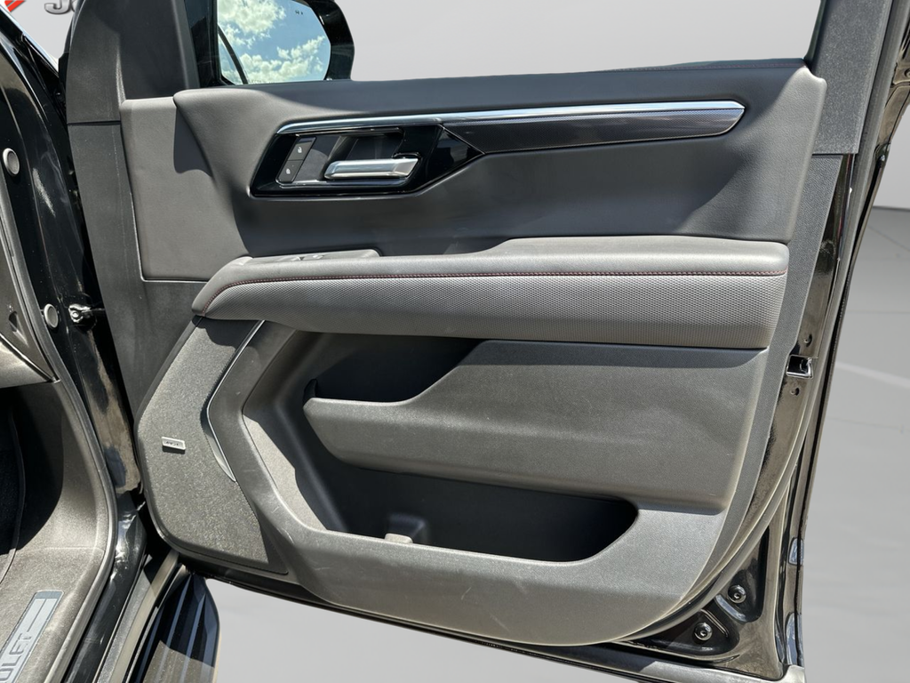 Used 2025 Black Chevrolet RST image 38