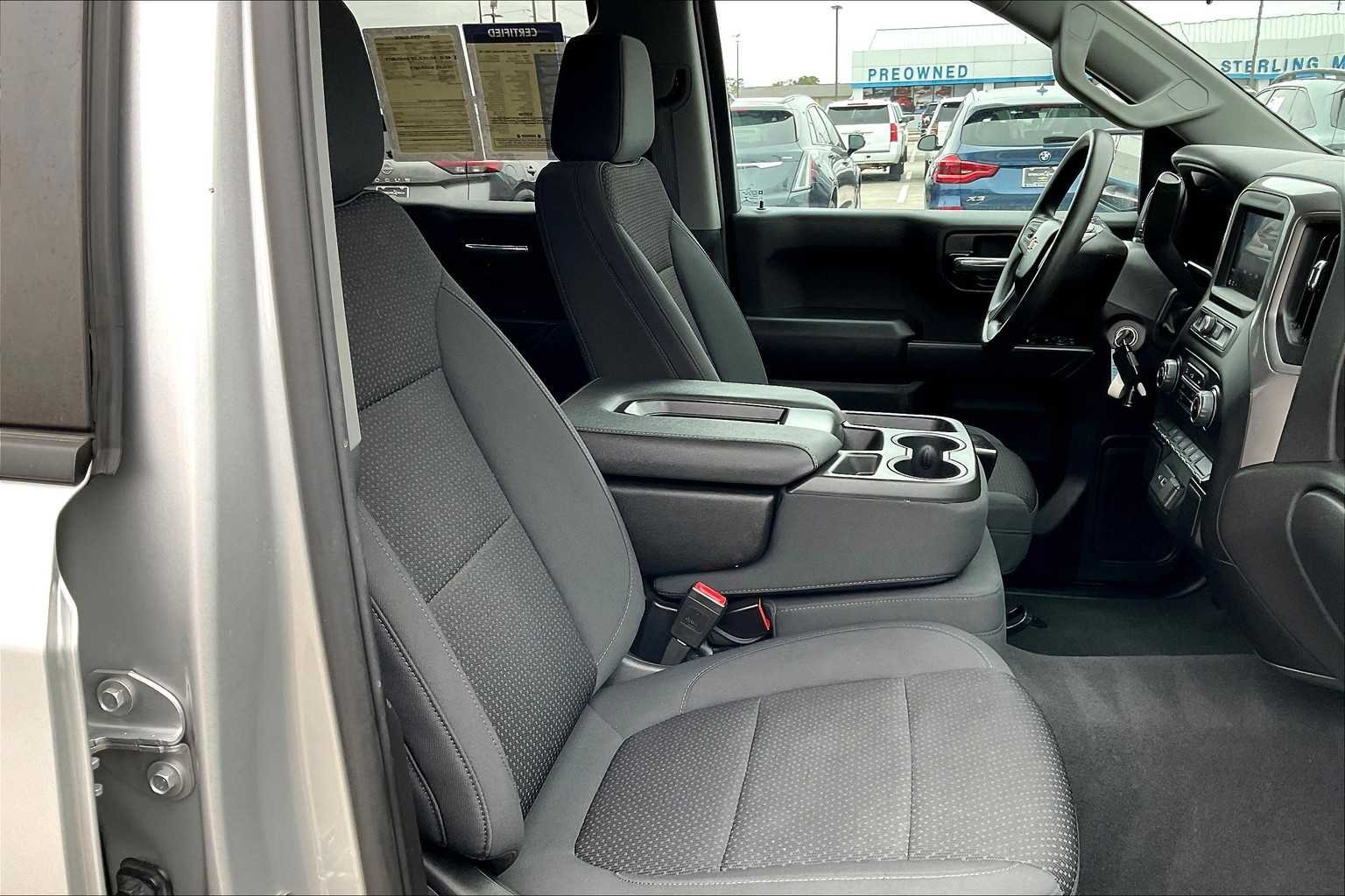 Used 2022 Silver Ice Metallic Chevrolet Custom image 9