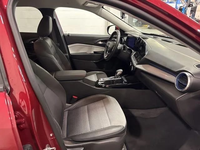 Used 2025 Crimson Metallic Chevrolet LT image 27