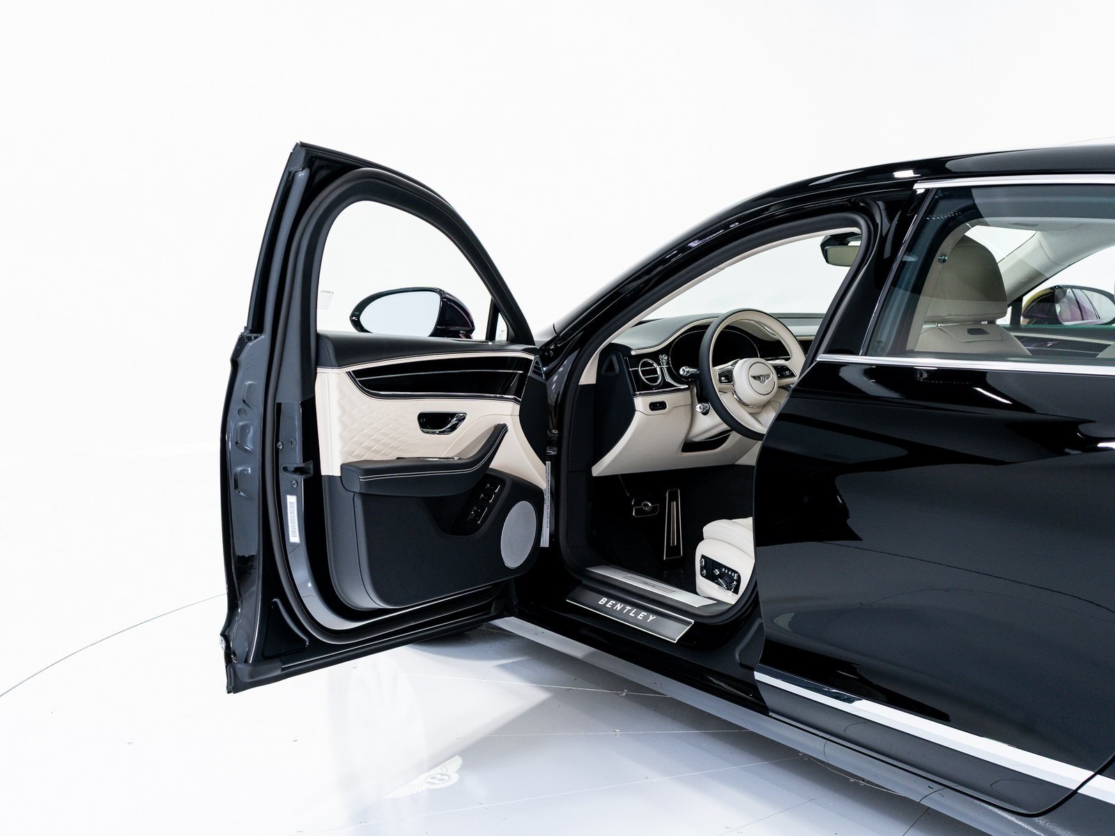 2026 Bentley Flying Spur Azure photo 4