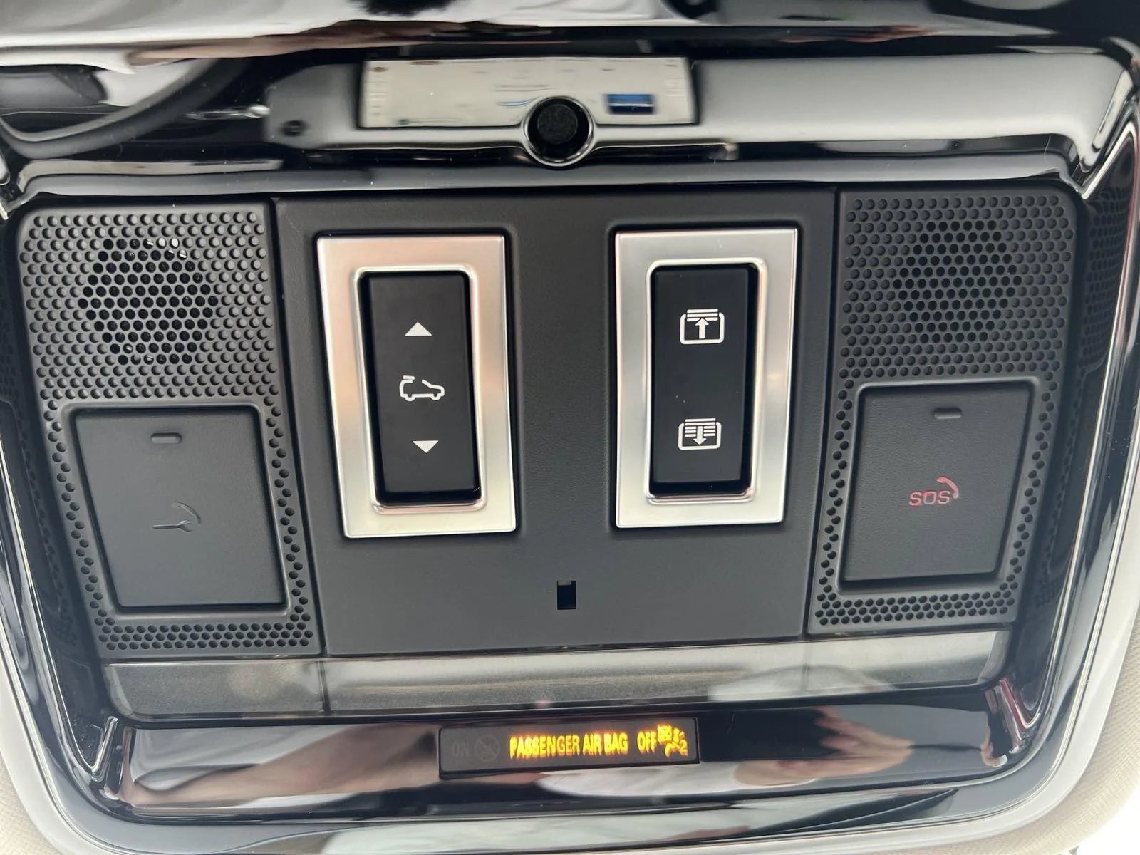 New 2025 Charente Grey Premium Metallic Land Rover Dynamic SE image 20