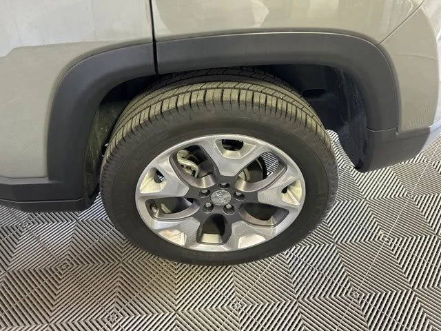 Used 2021 Sting-Gray Clearcoat Jeep Limited image 40