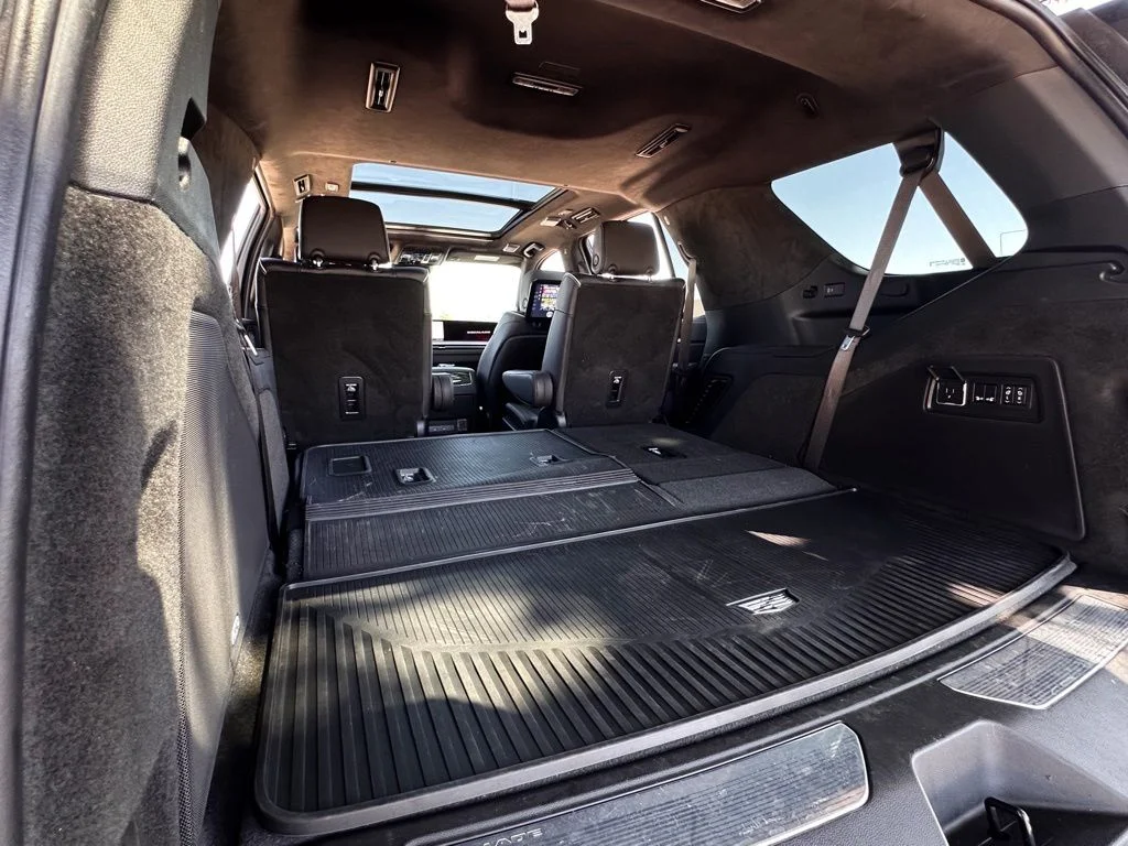 Used 2025 White Cadillac V-Series image 31