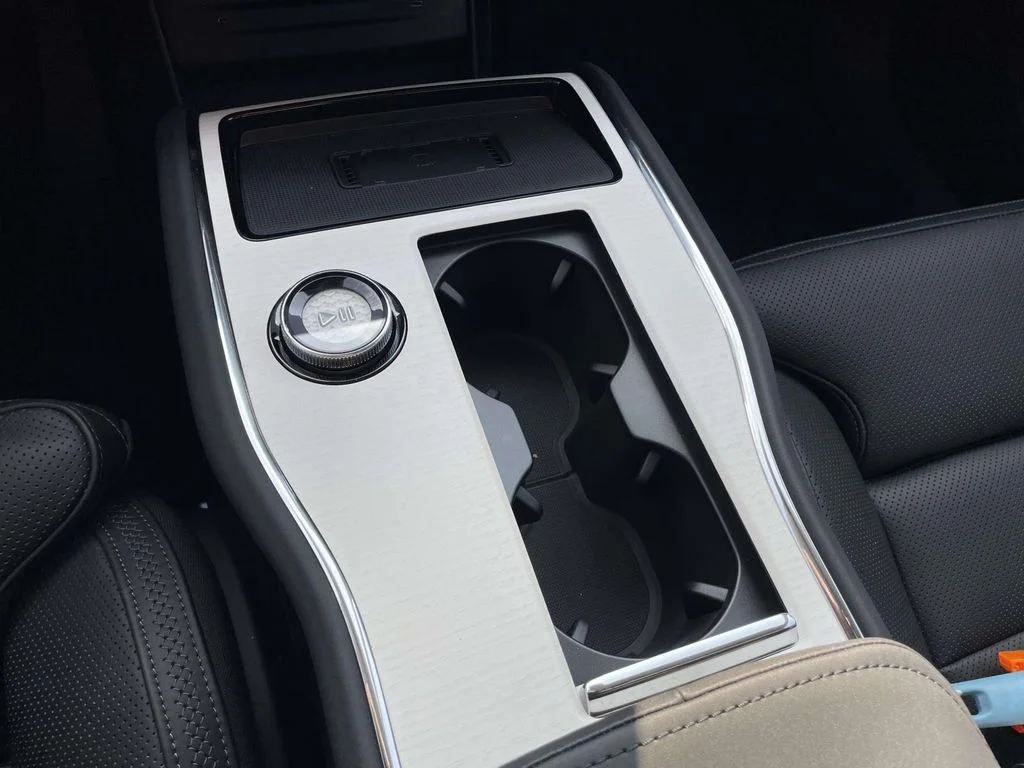New 2026 Aurora Silver Volvo Ultra image 22