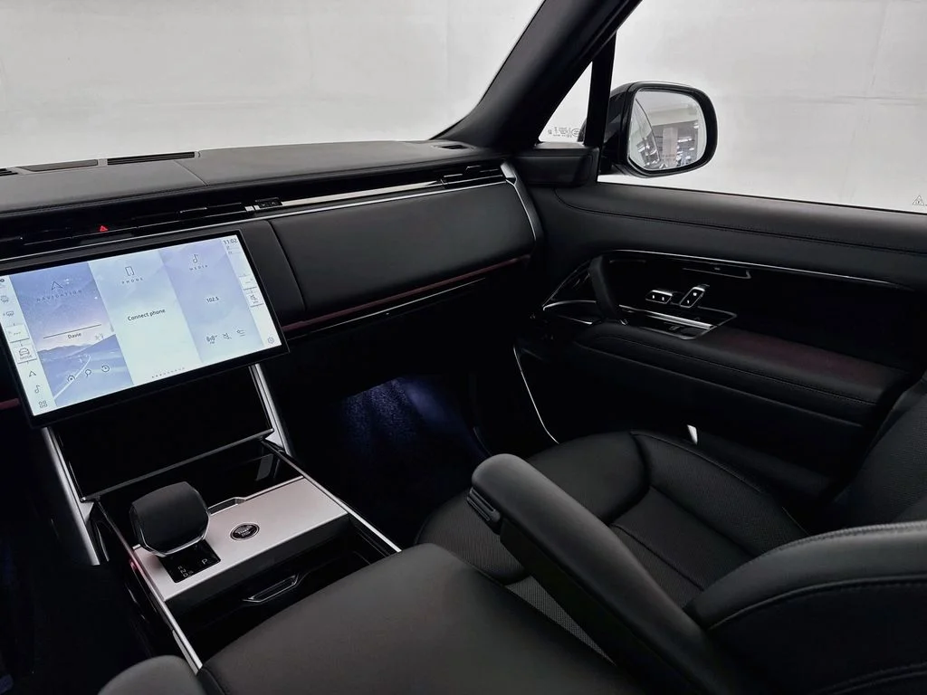 New 2026 Carpathian Grey Land Rover SE image 24