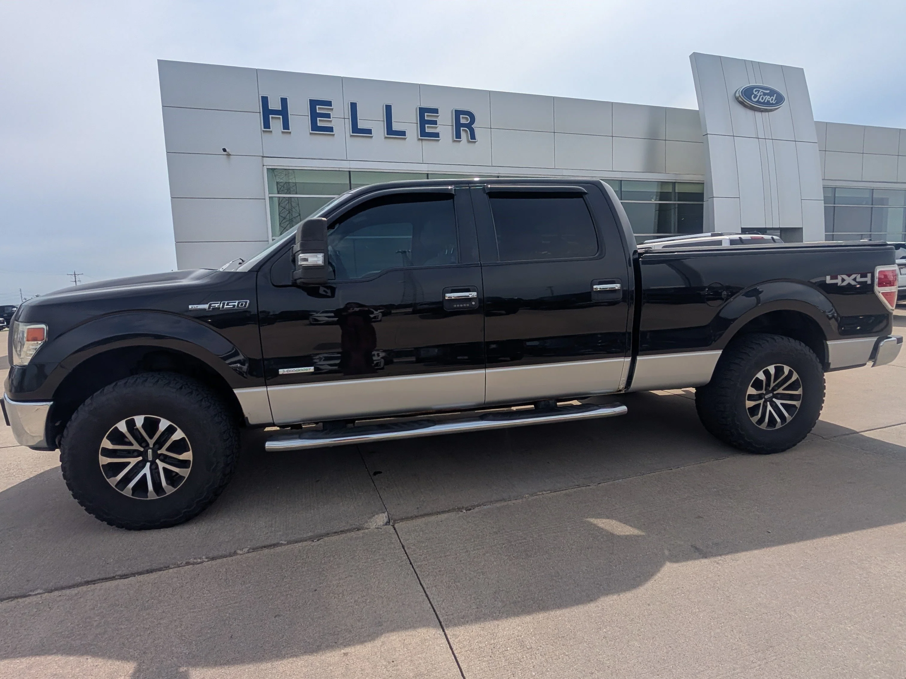Used 2014 Tuxedo Black Metallic Ford XLT image 3