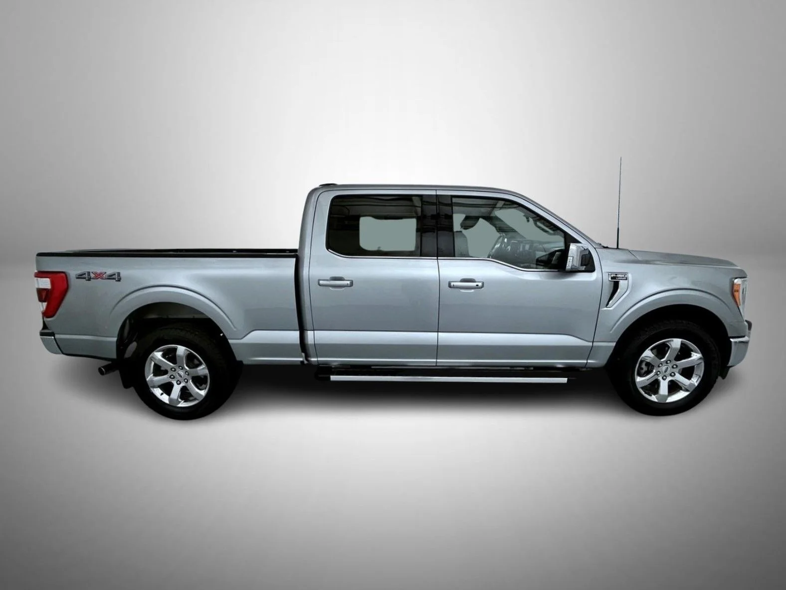 Used 2022 Silver Ford Lariat image 4