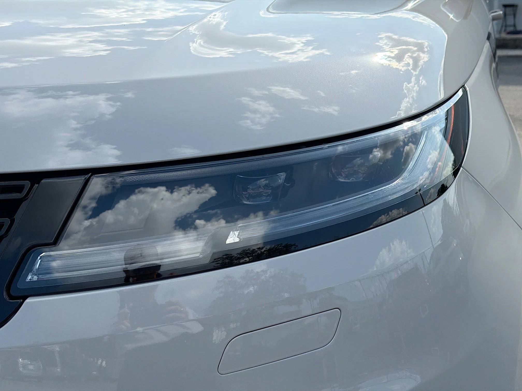 New 2026 Borasco Grey Metallic Land Rover Dynamic SE image 9