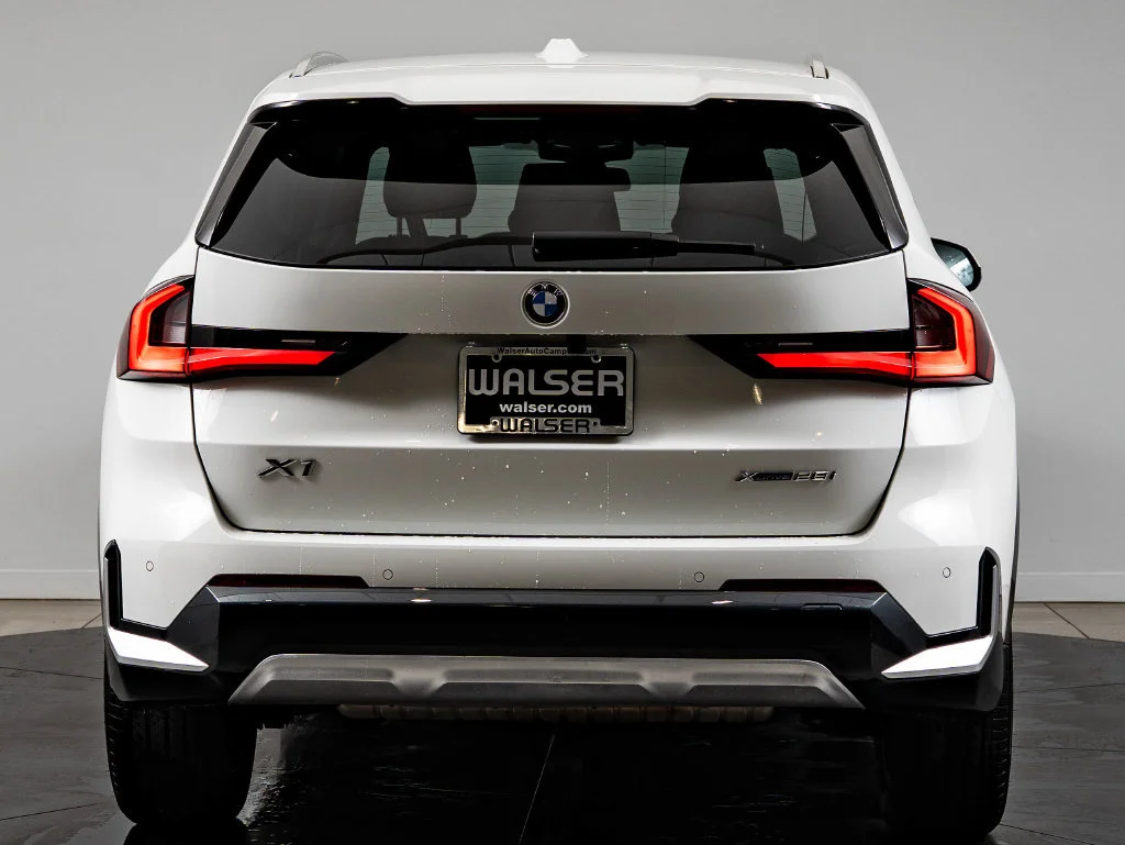 Used 2025 Alpine White BMW xDrive28i image 7