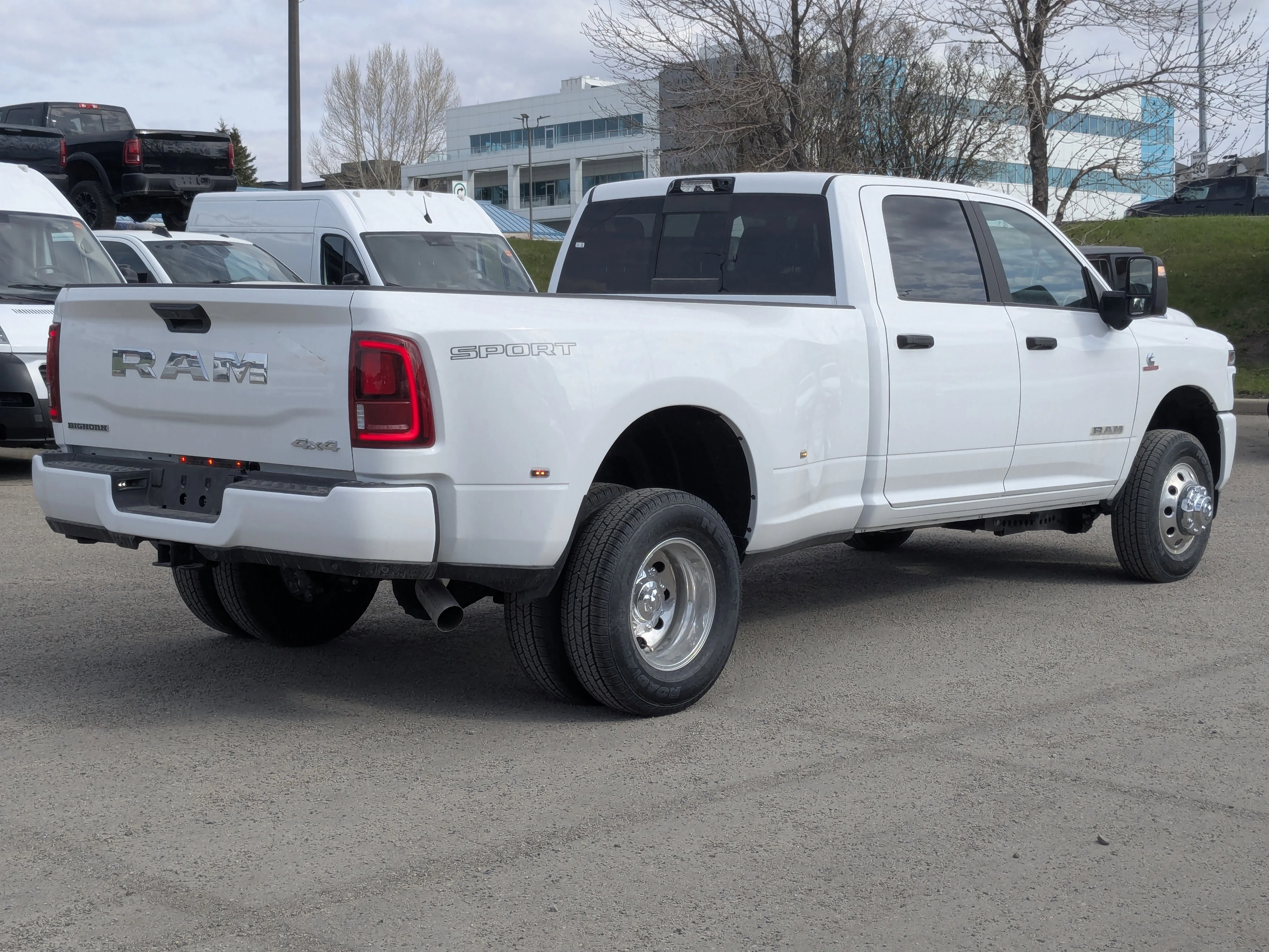 New 2026 White RAM Big Horn - Level 2 Plus Grp - Max Tow Pkg - Sport Appearance Pkg - Cummins HO Diesel - Dually image 8