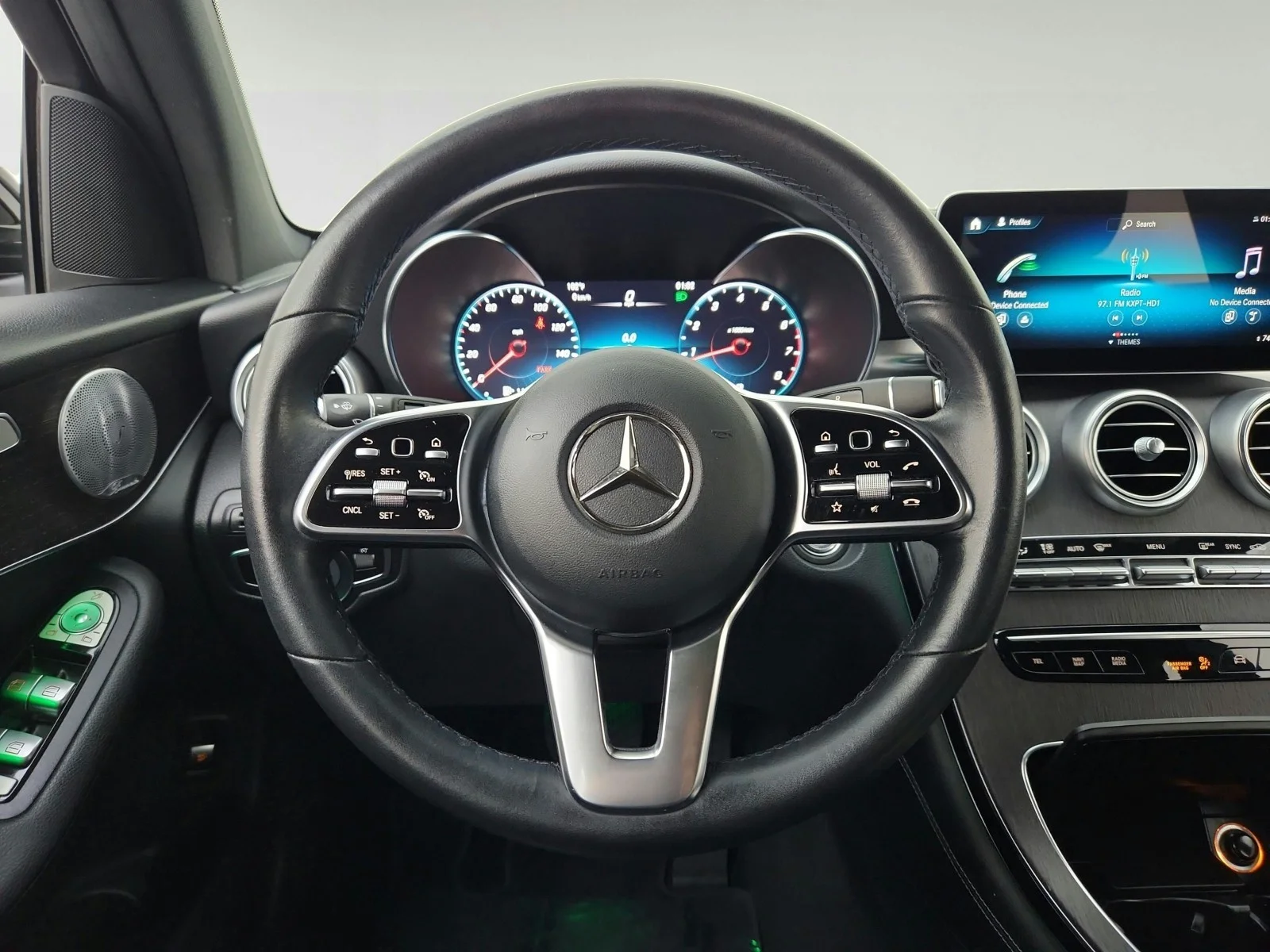 Used 2020 Selenite Grey Metallic Mercedes-Benz GLC 300 image 23
