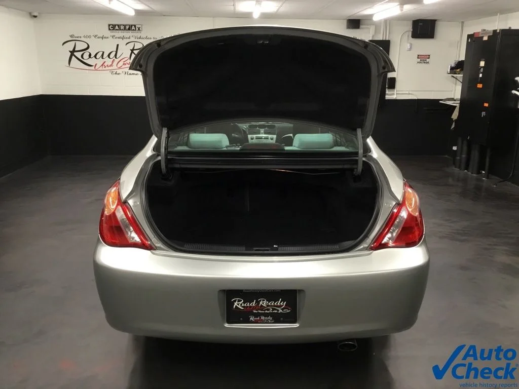Used 2006 Beige Toyota SE image 12