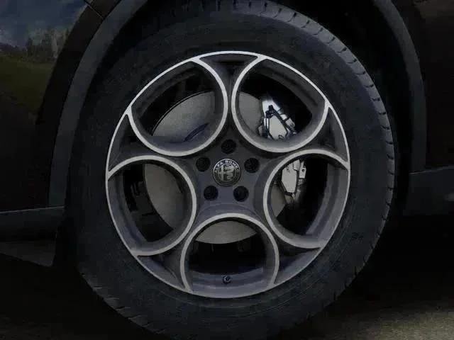 New 2025 Vulcano Black Metallic Exterior Paint Alfa Romeo  image 23